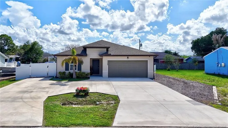 2068 SW McAllister Ln, Port St Lucie, FL 34953