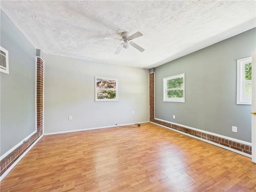 2405 8th Ave, Phenix City, AL 36867