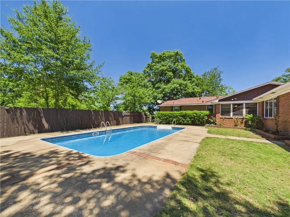 2405 8th Ave, Phenix City, AL 36867
