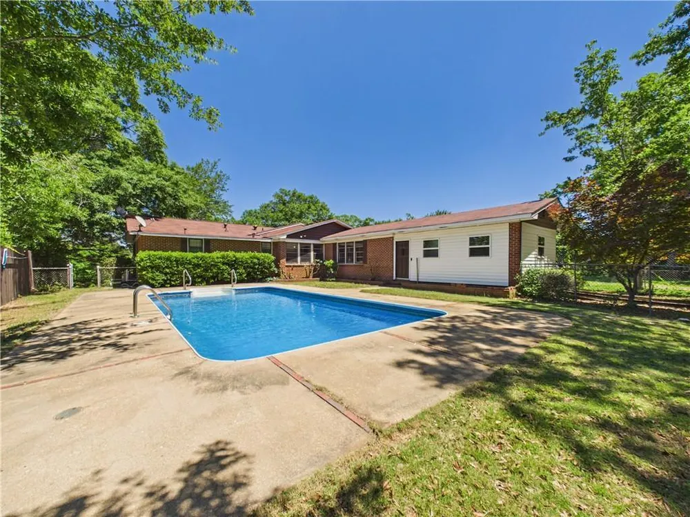 2405 8th Ave, Phenix City, AL 36867