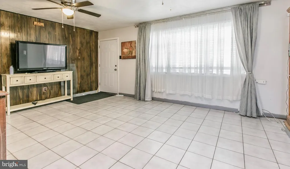 633 E Elm St, Norristown, PA 19401