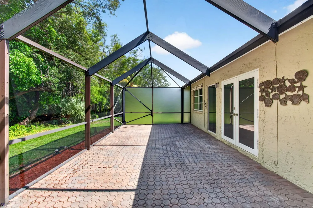 201 Del Rio Blvd, Boca Raton, FL 33432