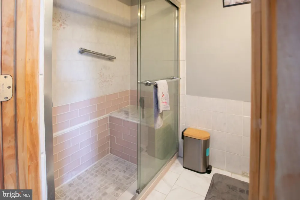 633 E Elm St, Norristown, PA 19401