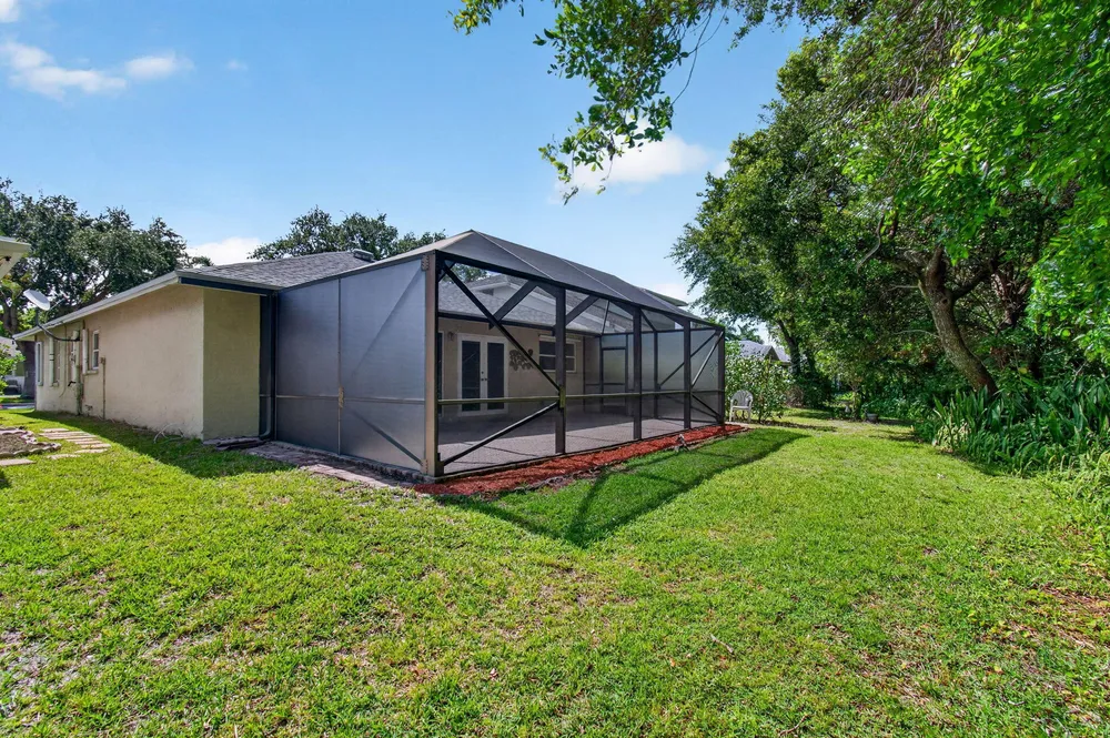 201 Del Rio Blvd, Boca Raton, FL 33432