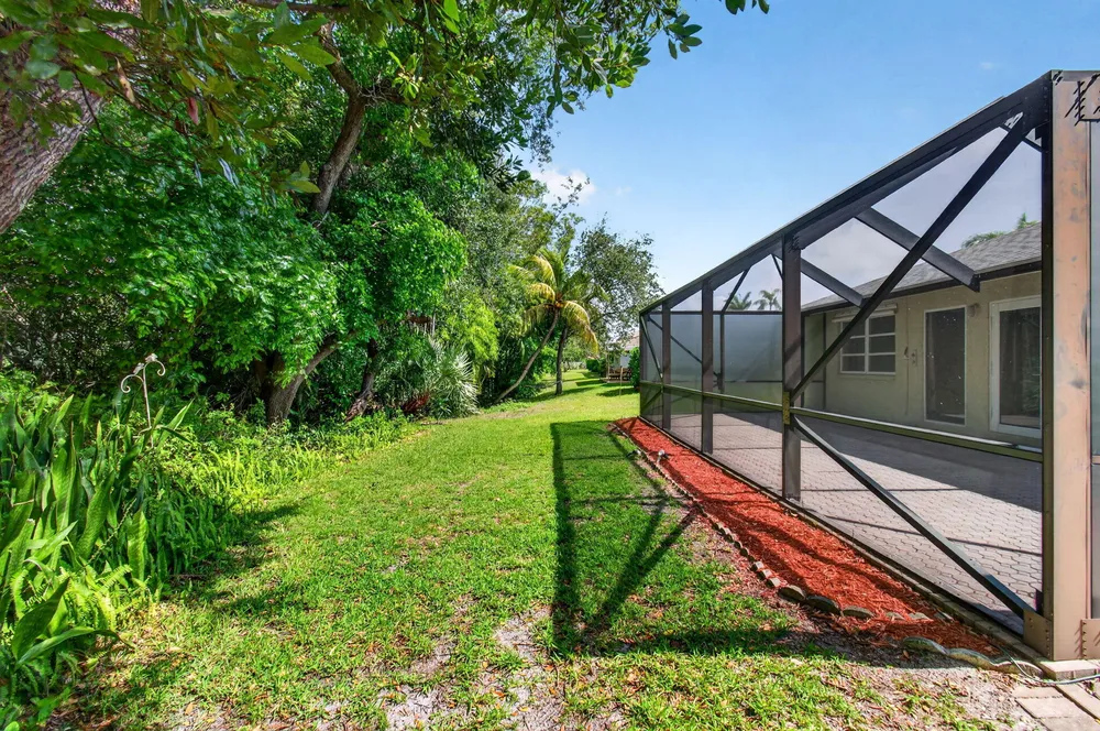 201 Del Rio Blvd, Boca Raton, FL 33432