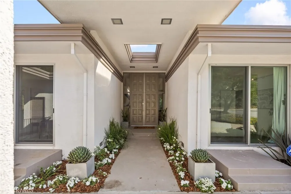 598 Camillo Rd, Sierra Madre, CA 91024
