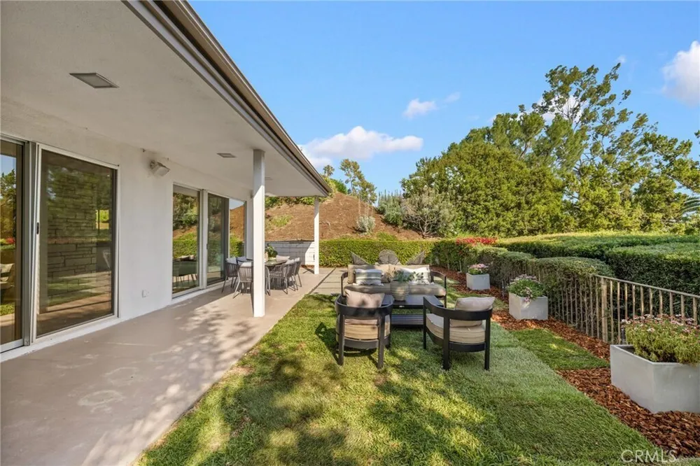 598 Camillo Rd, Sierra Madre, CA 91024