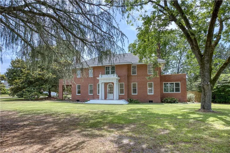2901 Summerville Rd, Phenix City, AL 36867