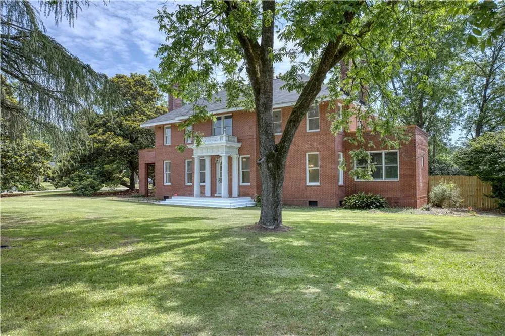 2901 Summerville Rd, Phenix City, AL 36867