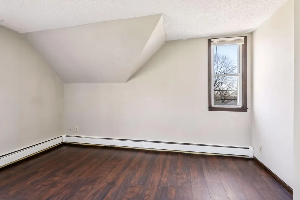 1282 Hewitt Ave, Saint Paul, MN 55104