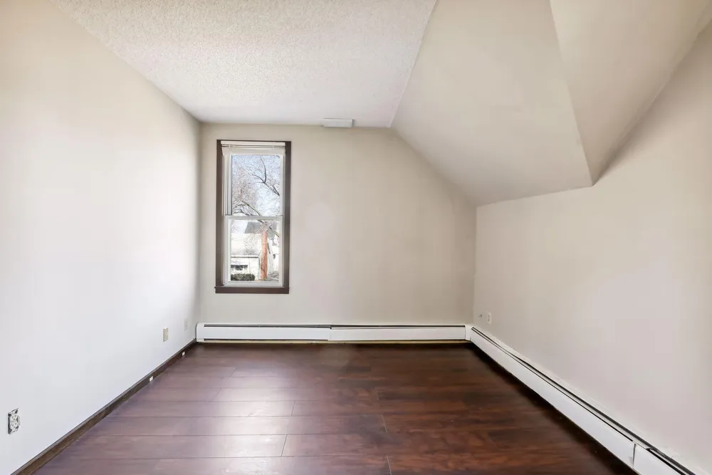 1282 Hewitt Ave, Saint Paul, MN 55104