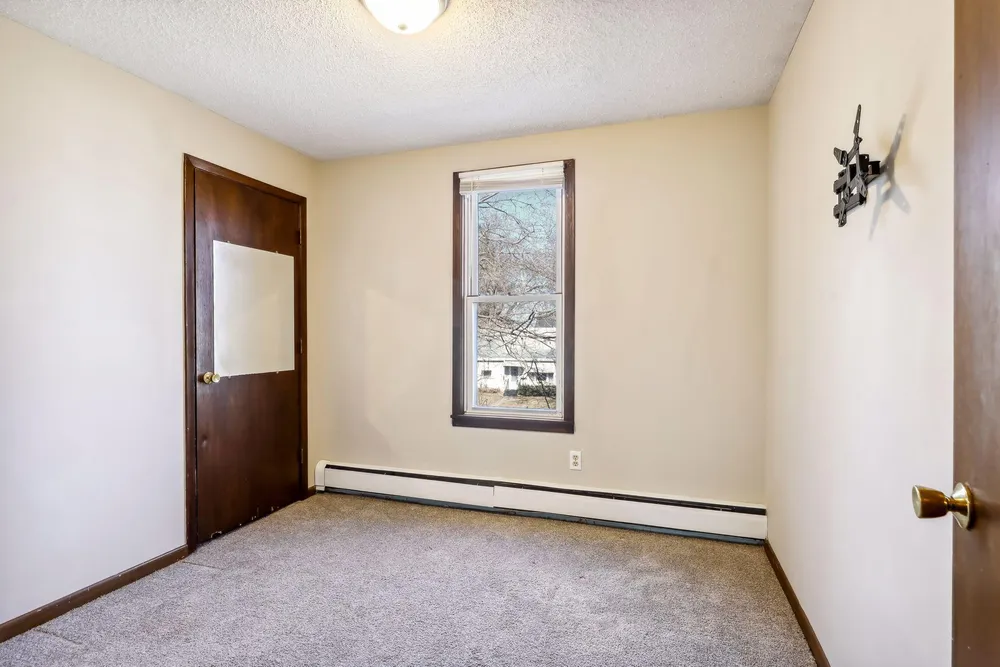 1282 Hewitt Ave, Saint Paul, MN 55104