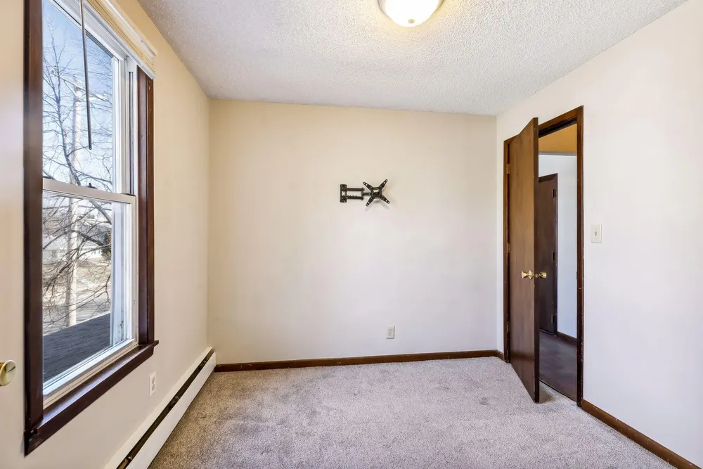 1282 Hewitt Ave, Saint Paul, MN 55104