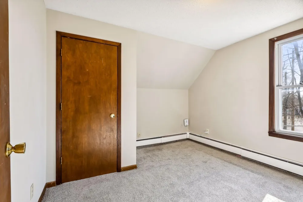 1282 Hewitt Ave, Saint Paul, MN 55104