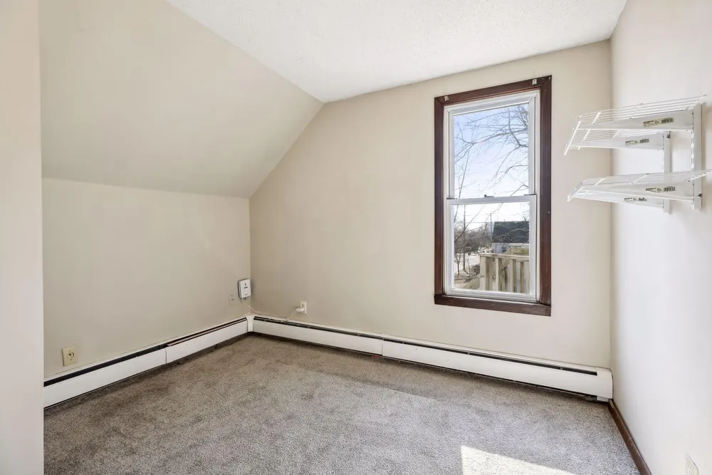 1282 Hewitt Ave, Saint Paul, MN 55104