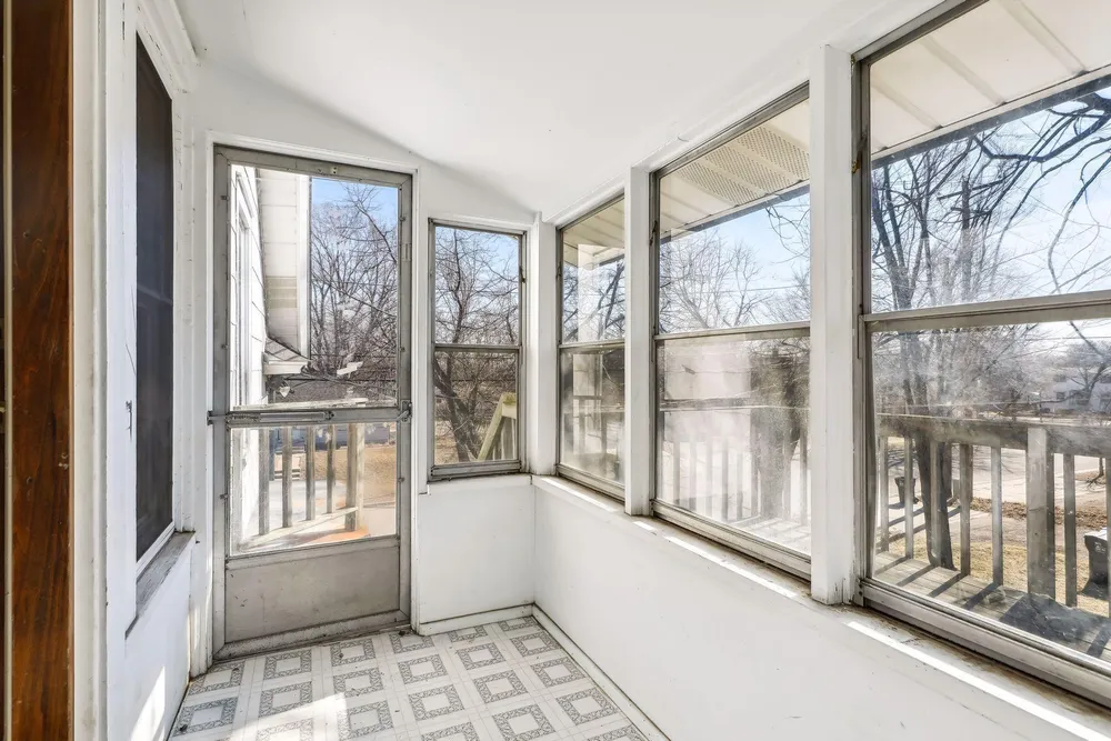 1282 Hewitt Ave, Saint Paul, MN 55104