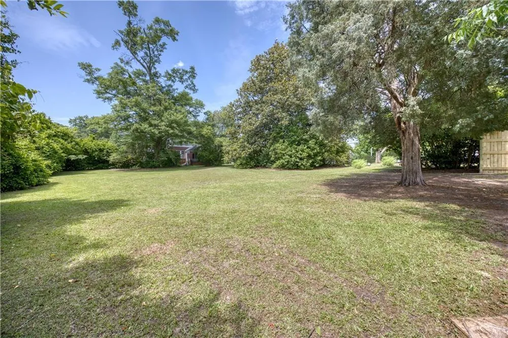 2901 Summerville Rd, Phenix City, AL 36867