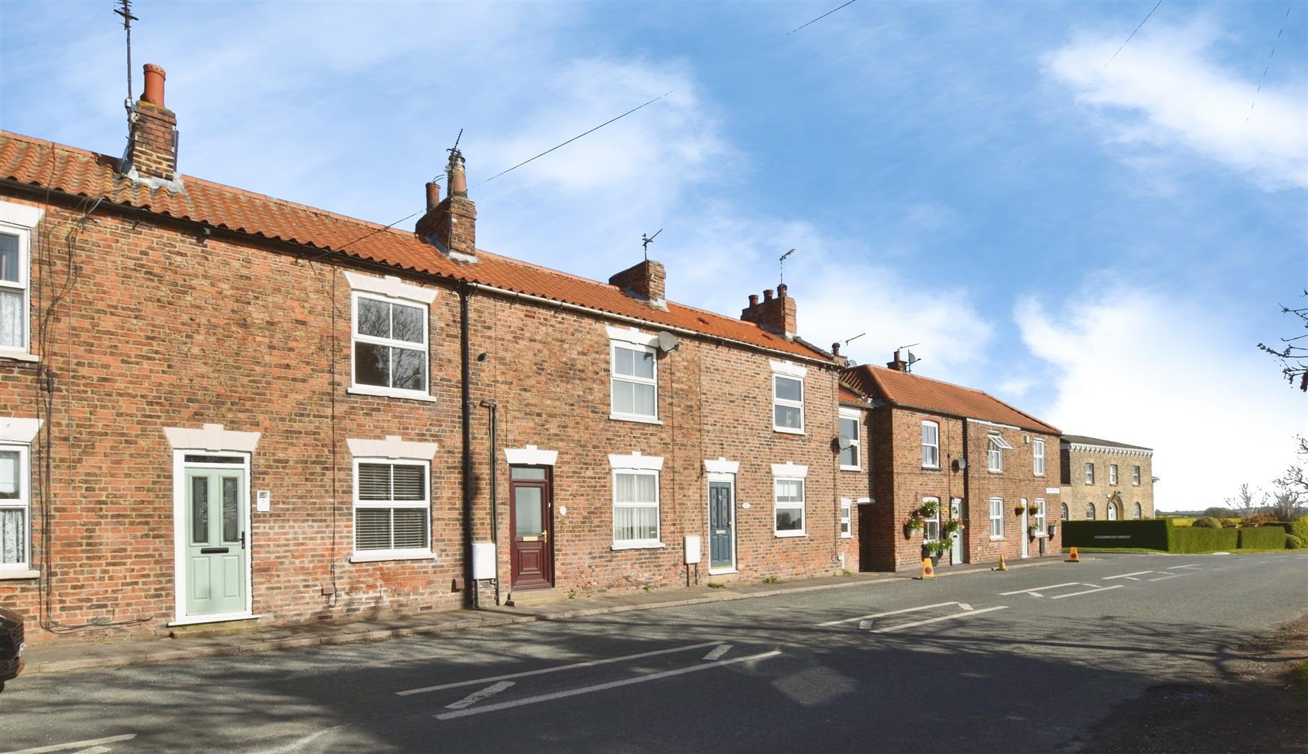 Tradesmans Row, Sproatley Image 1