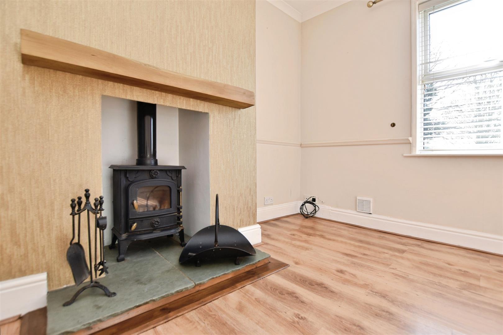 Tradesmans Row, Sproatley Image 4