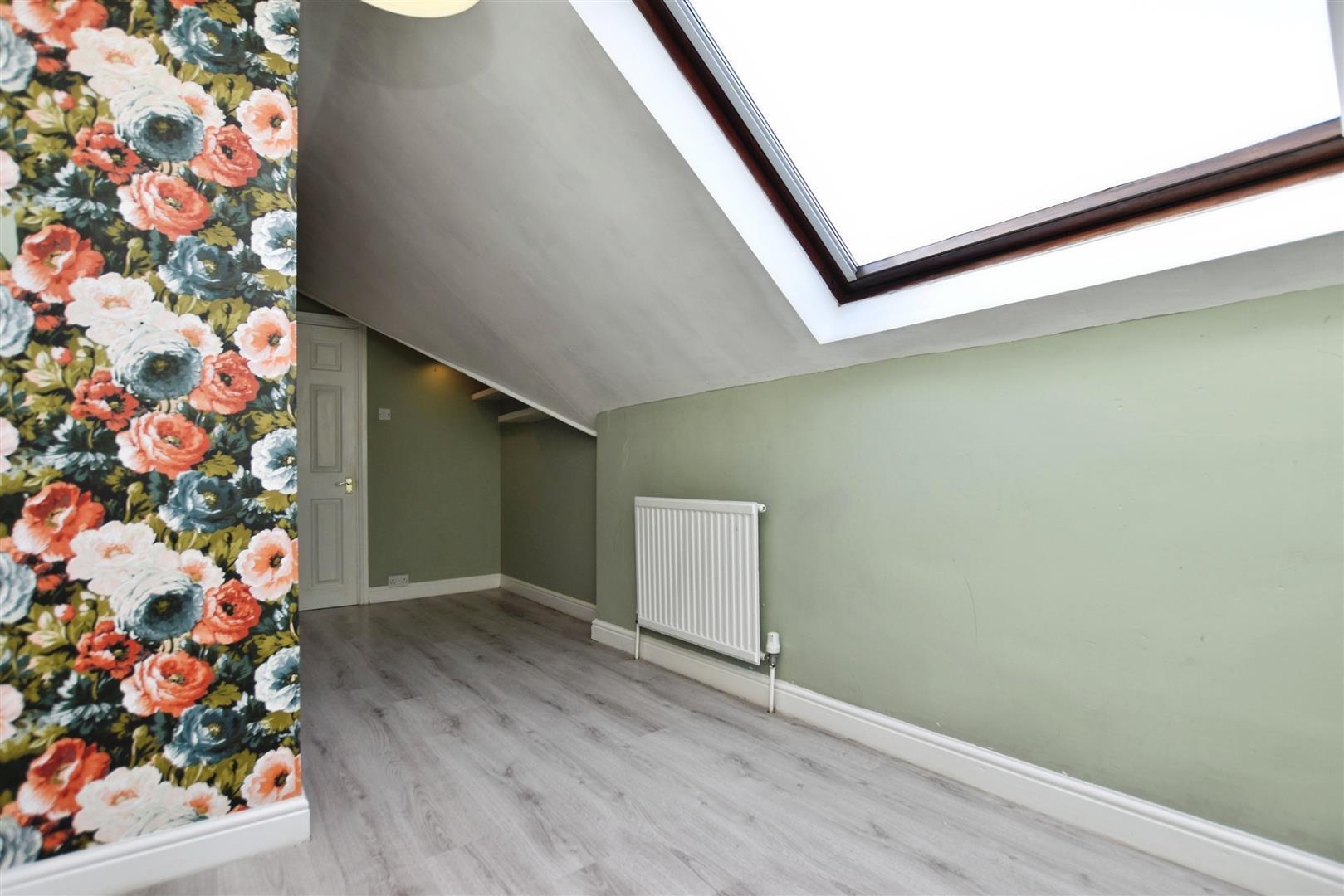 Tradesmans Row, Sproatley Image 16