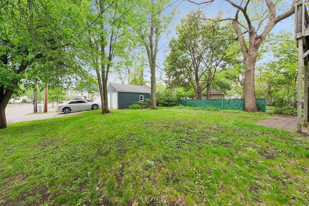 1282 Hewitt Ave, Saint Paul, MN 55104