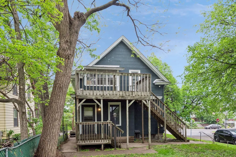 1282 Hewitt Ave, Saint Paul, MN 55104