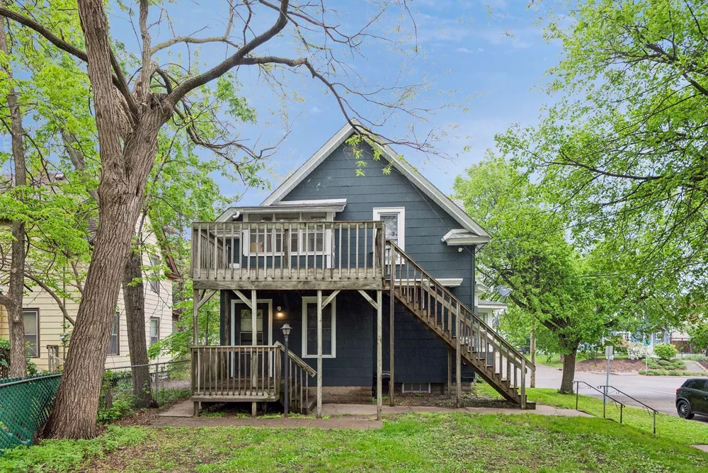 1282 Hewitt Ave, Saint Paul, MN 55104