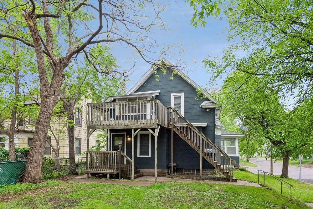 1282 Hewitt Ave, Saint Paul, MN 55104