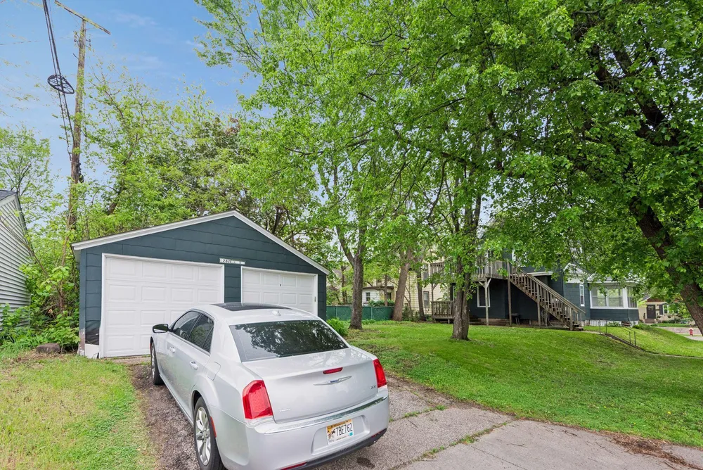 1282 Hewitt Ave, Saint Paul, MN 55104