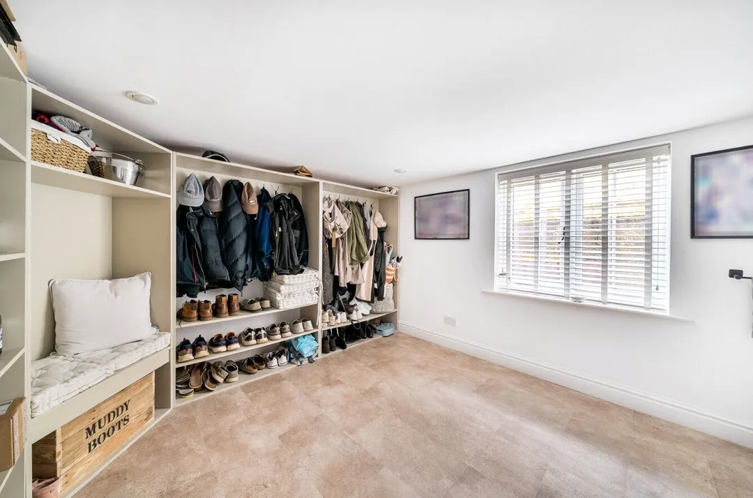 https://mr0.homeflow-assets.co.uk/files/photo/image/47310/8136/_x_/TOP260120_11.jpg