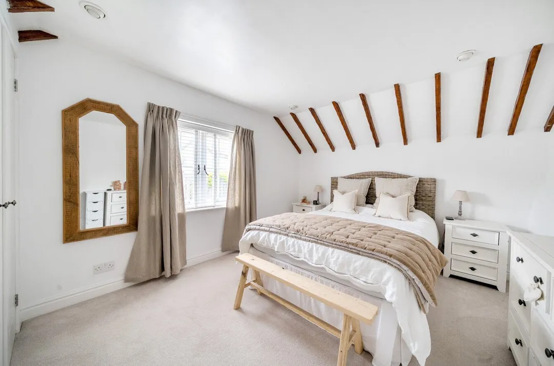 https://mr0.homeflow-assets.co.uk/files/photo/image/47310/8139/_x_/TOP260120_13.jpg