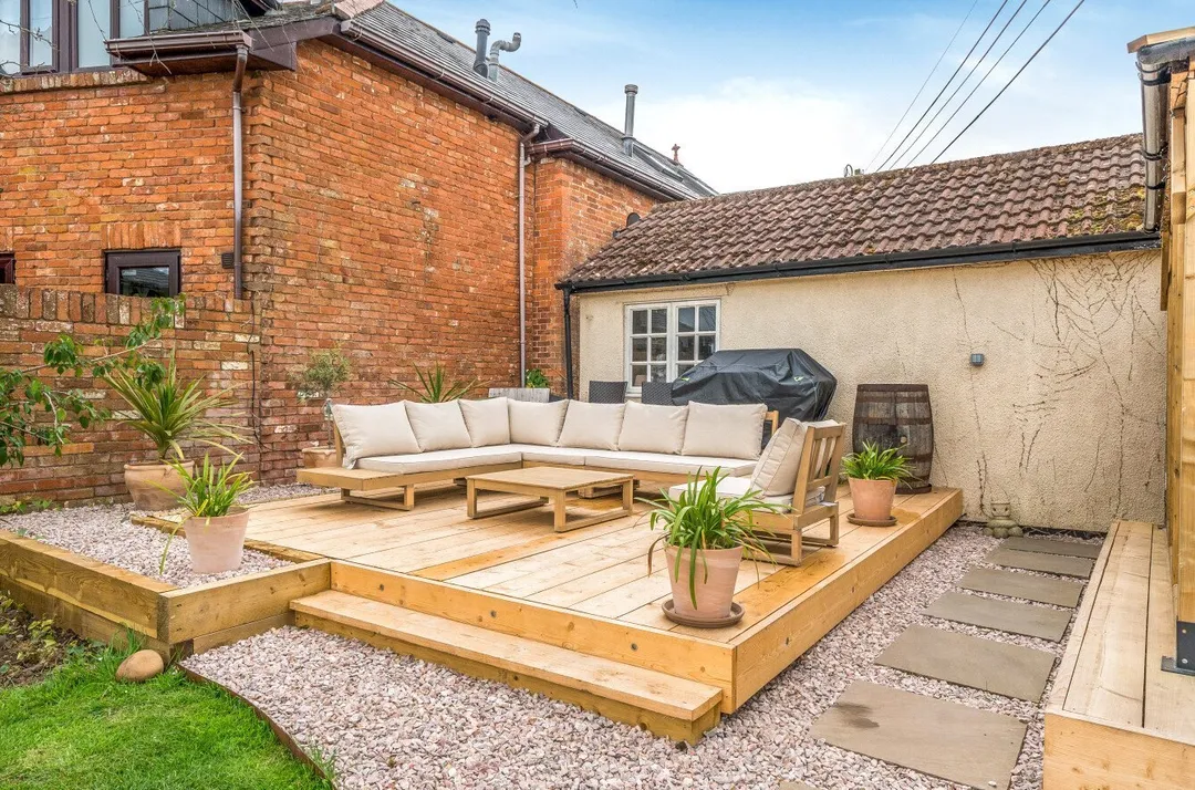 https://mr0.homeflow-assets.co.uk/files/photo/image/47310/8155/_x_/TOP260120_04.jpg