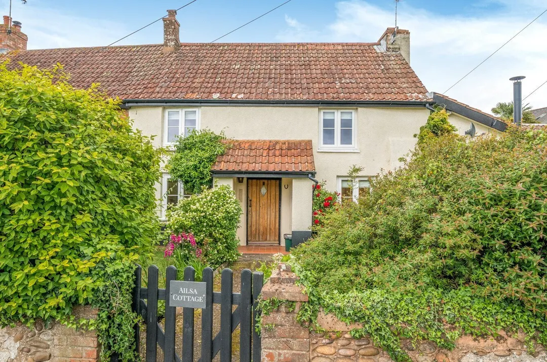 https://mr0.homeflow-assets.co.uk/files/photo/image/47310/8164/_x_/TOP260120_06.jpg
