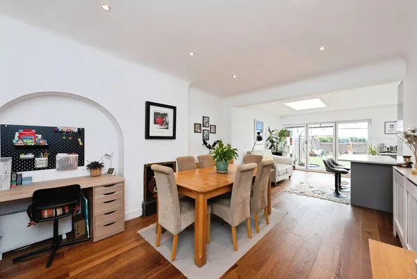 Lawrence Avenue, New Malden, KT3