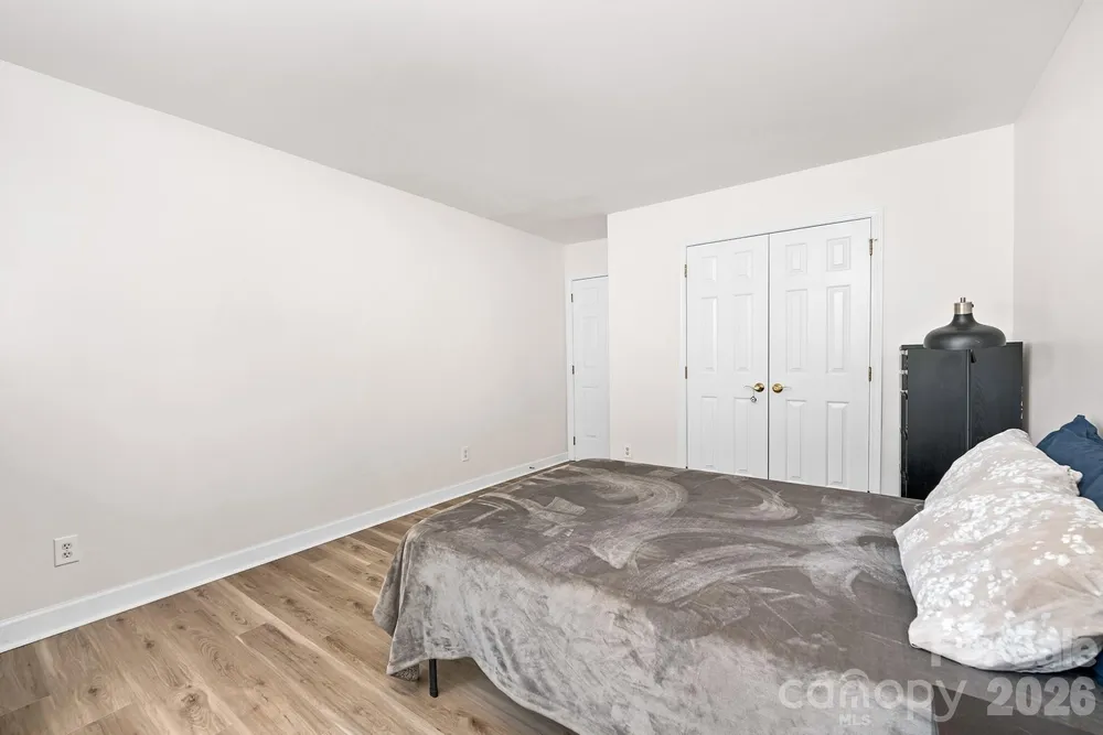 8908 Leinster Dr, Charlotte, NC 28277