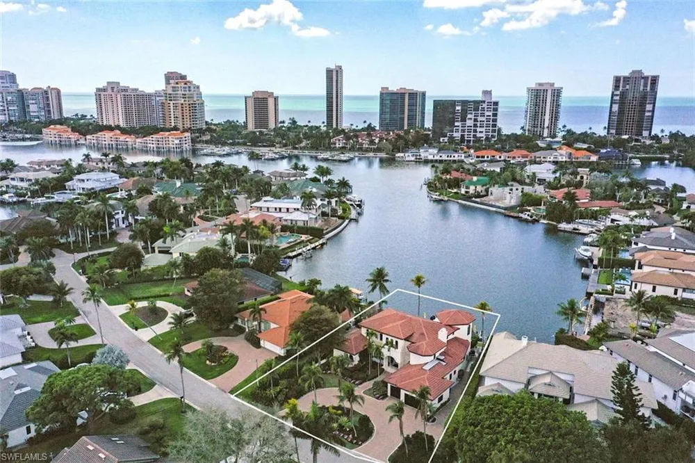 361 Pirates Bight, Naples, FL 34103