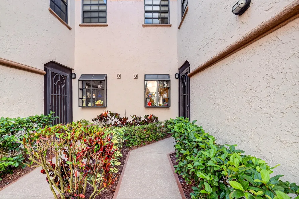 5188 Europa Dr, Boynton Beach, FL 33437