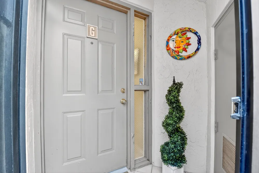 5188 Europa Dr, Boynton Beach, FL 33437