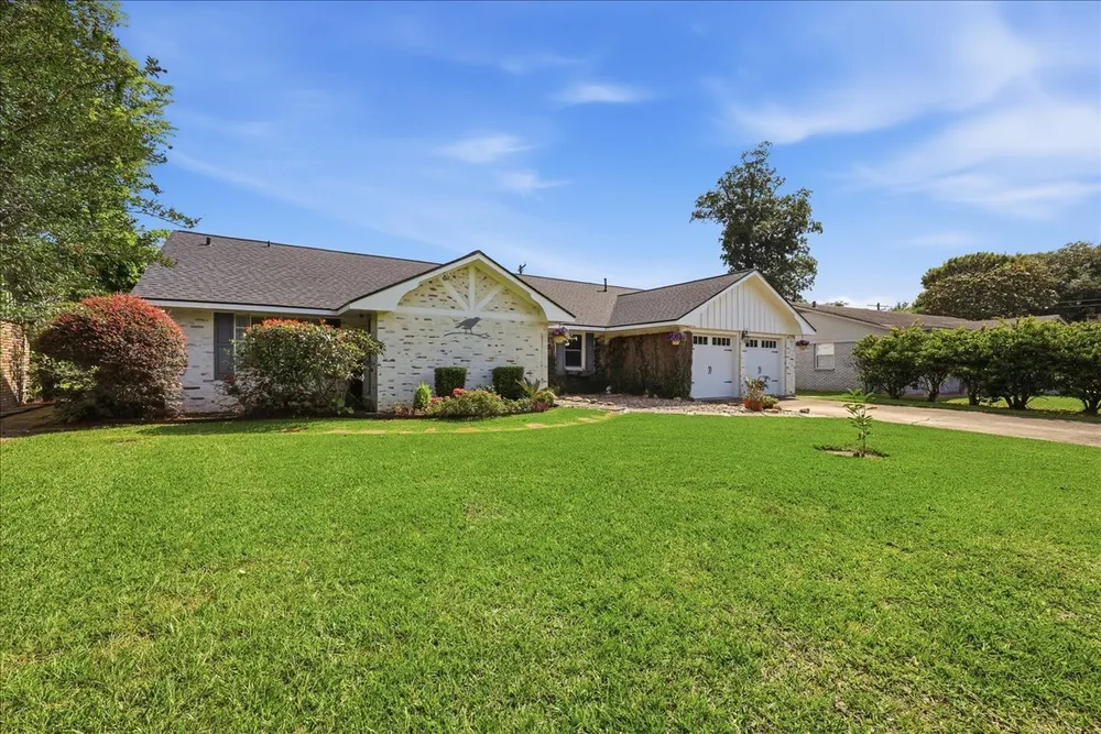 6155 Westgate Dr, Beaumont, TX 77706
