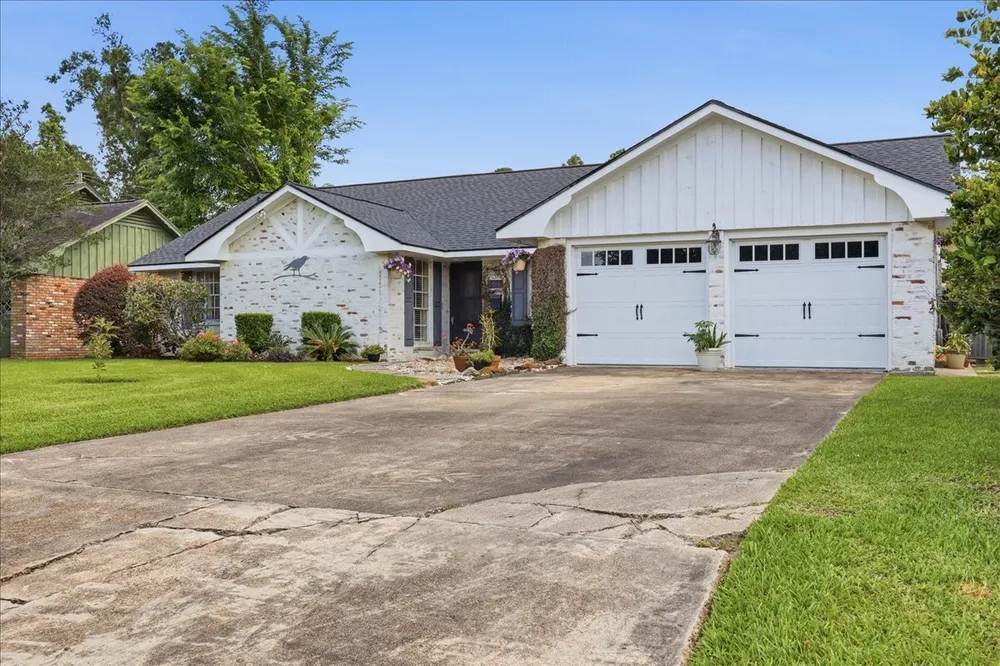 6155 Westgate Dr, Beaumont, TX 77706
