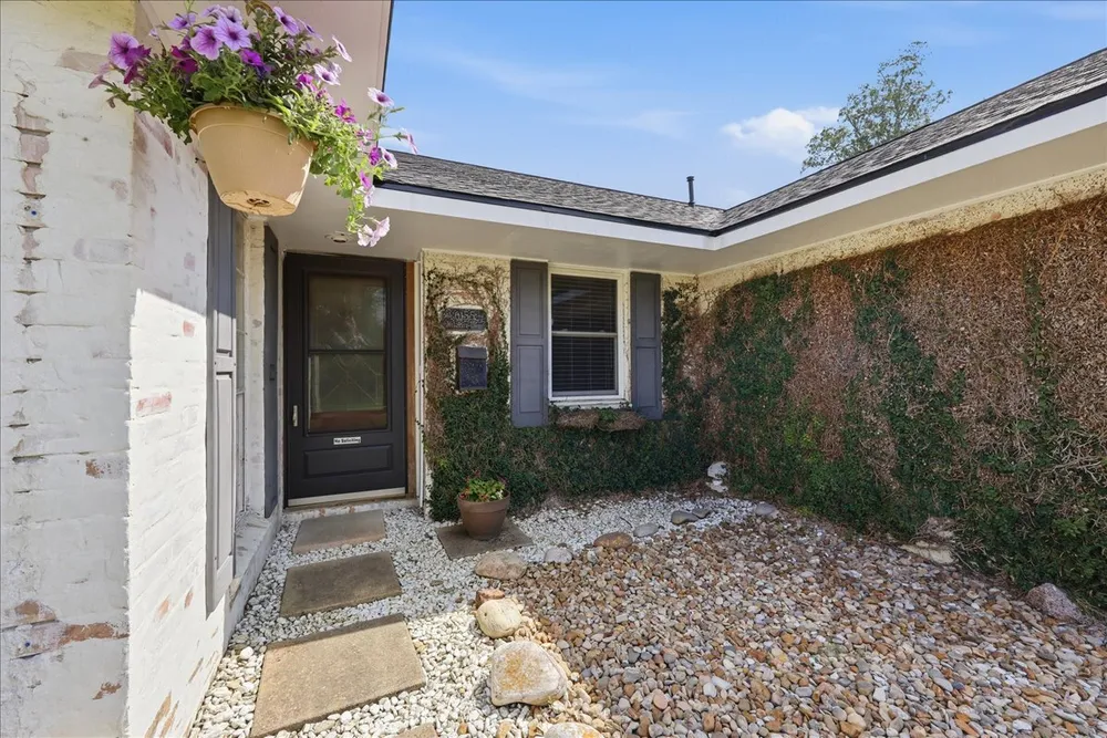 6155 Westgate Dr, Beaumont, TX 77706