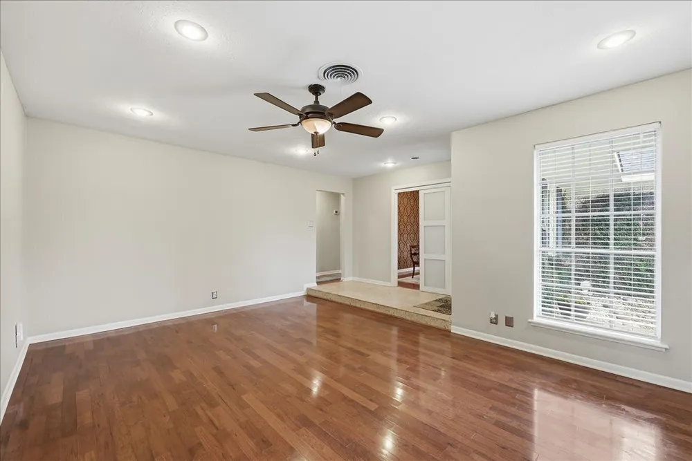 6155 Westgate Dr, Beaumont, TX 77706