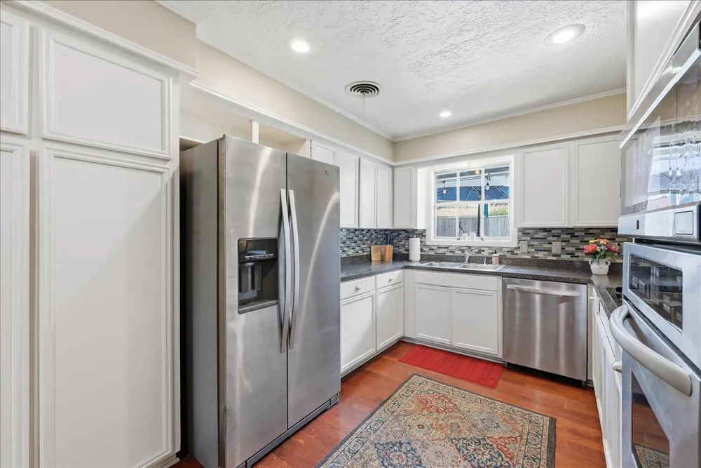 6155 Westgate Dr, Beaumont, TX 77706