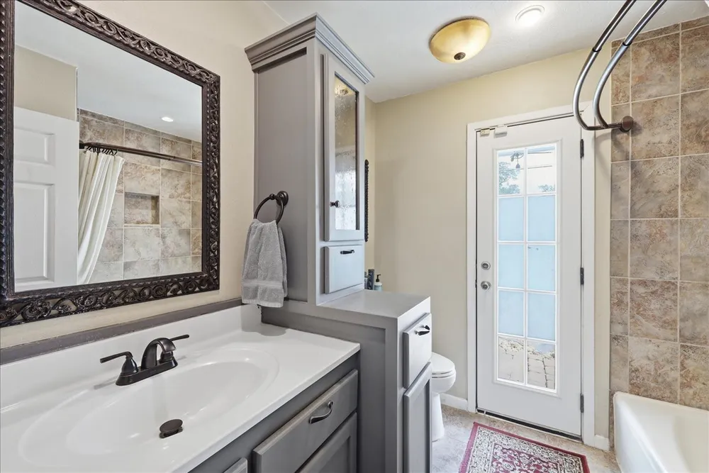 6155 Westgate Dr, Beaumont, TX 77706