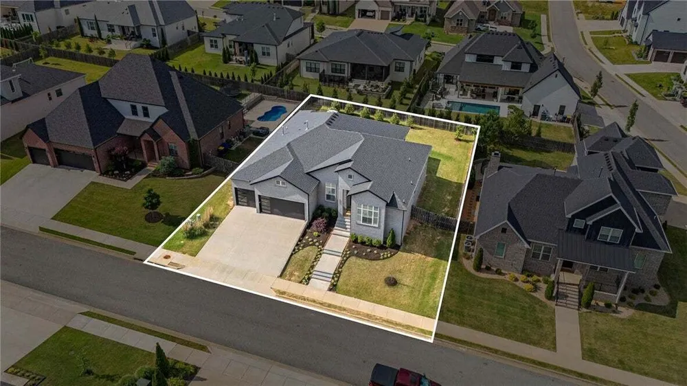 8003 W Bancroft St, Rogers, AR 72758