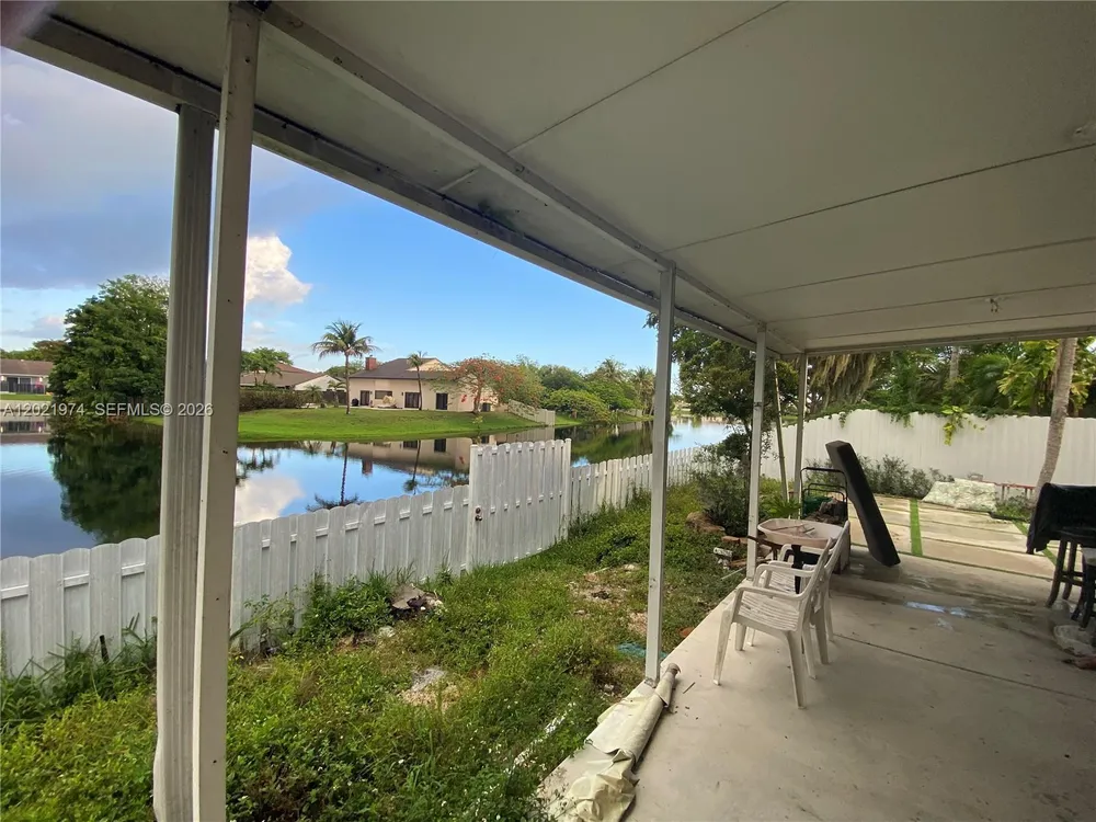 901 Cumberland Terrace, Davie, FL 33325
