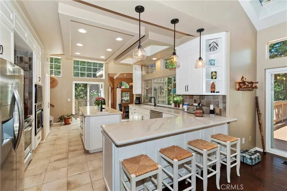 355 Cedar Ridge Dr, Lake Arrowhead, CA 92352