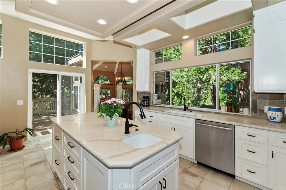 355 Cedar Ridge Dr, Lake Arrowhead, CA 92352