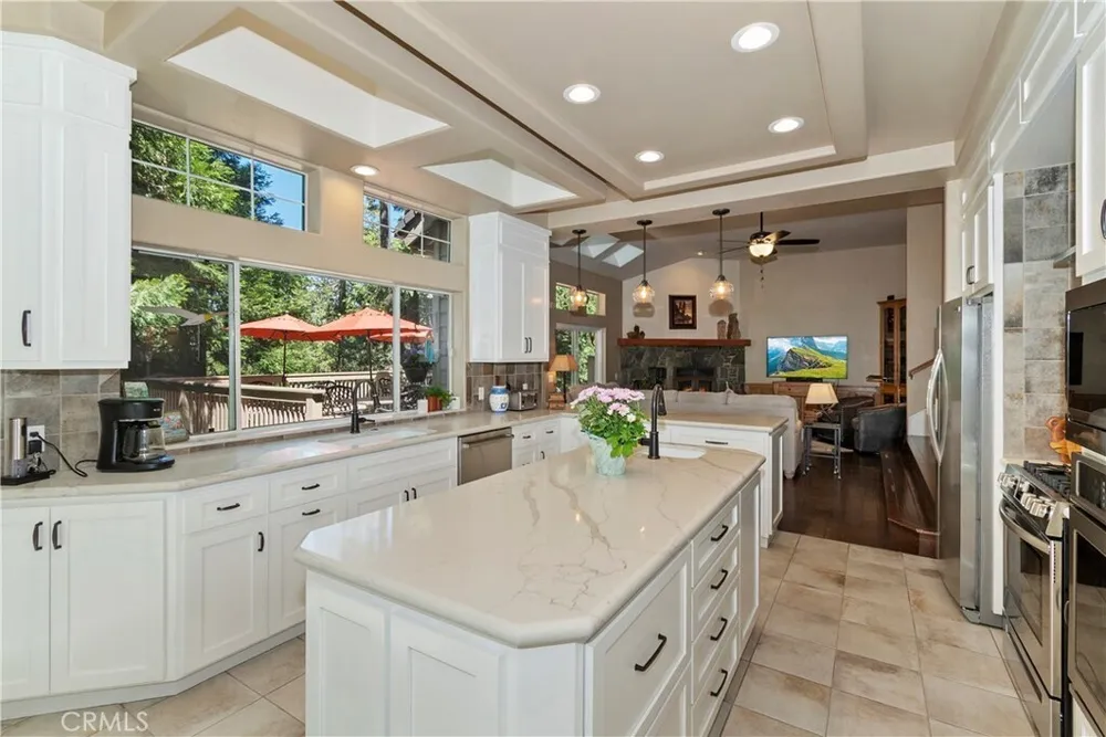 355 Cedar Ridge Dr, Lake Arrowhead, CA 92352