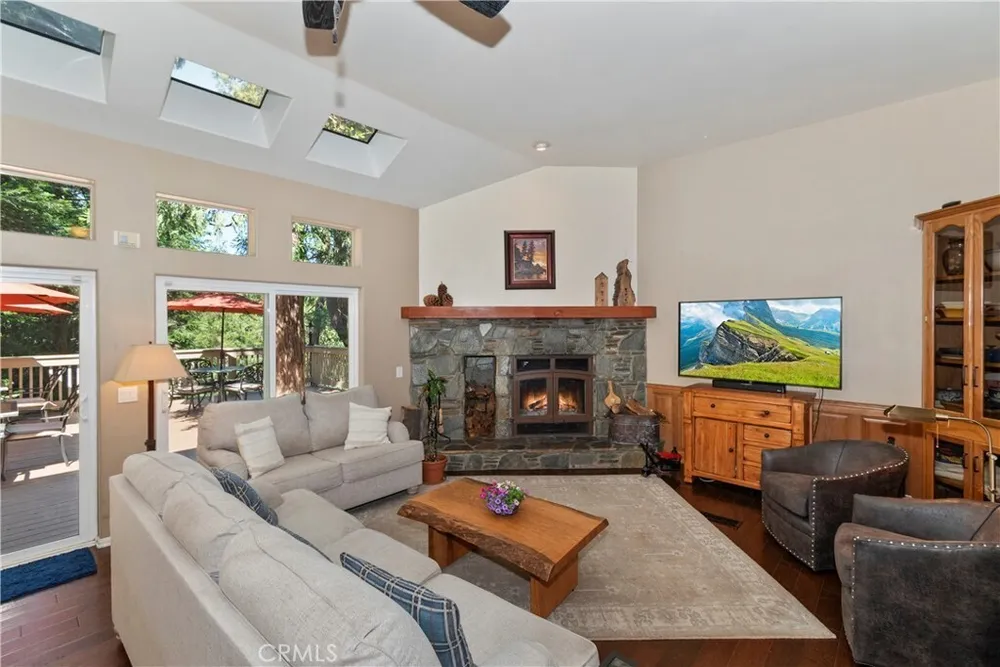 355 Cedar Ridge Dr, Lake Arrowhead, CA 92352